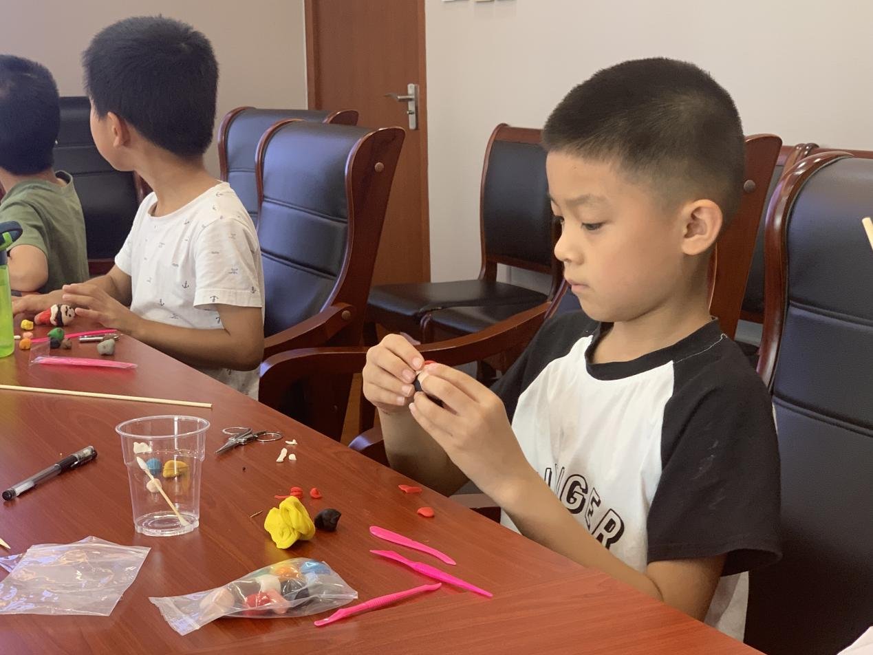 指尖|巧手捏面人，指尖传“非遗”！