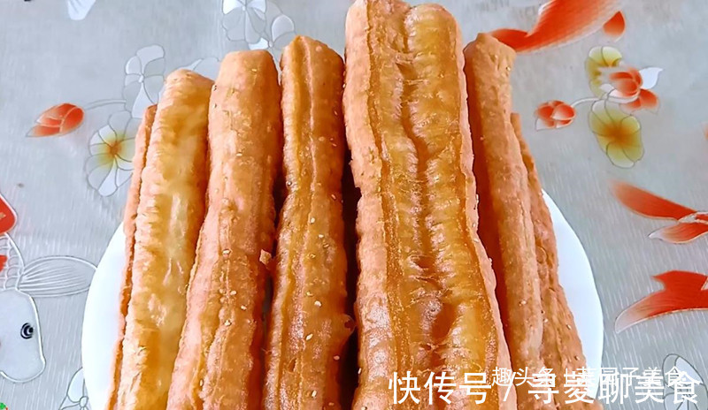 炸油条,还分热油和冷油下锅原来以前一直犯错,难怪油条不蓬松