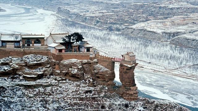 国内最险峻的3座寺庙，高到离谱看着就会腿软，胆子再大也不敢上