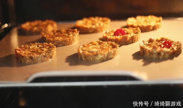 燕麦也能做饼干教你做红糖燕麦饼干，嘎嘣脆像酥糖