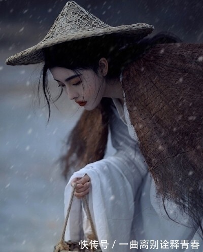 中秋词@苏轼很著名的一首中秋词,仅开篇13字就大气磅礴,美得让人心醉