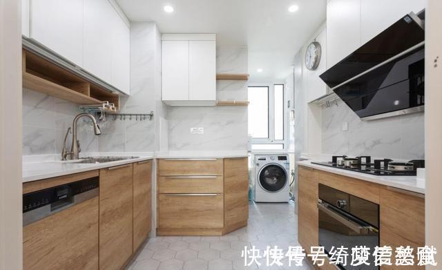 装修|客厅不要沙发,墙面不做造型,越简单的装修,反而越清爽实用