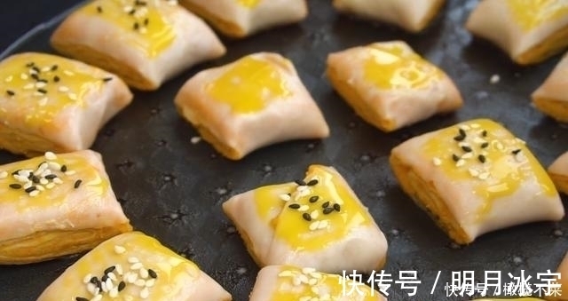 老左|秋天多吃红薯，加一张手抓饼，简单一做，又香又酥脆，比烤的好吃