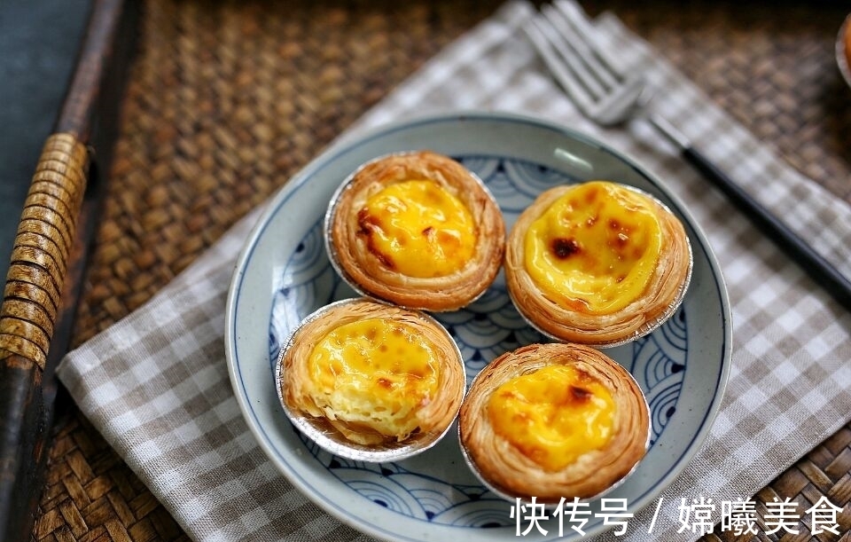 2个鸡蛋加点牛奶,教你自制懒人蛋挞,外酥内嫩,味道秒杀kfc