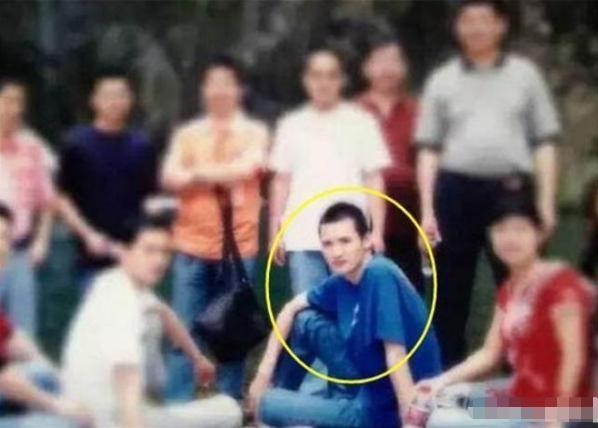 富婆@他是中国最帅的和尚，被百名富婆猛追，因一首歌遁入空门