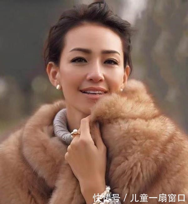 风格 中年女性怎么穿才高级牢记这几个搭配法则,轻松摆脱廉价感!