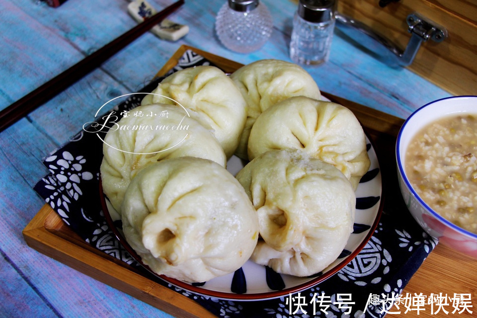 蒸包子,此调馅法30年我都没换过,老好吃了,比肉包子还抢手