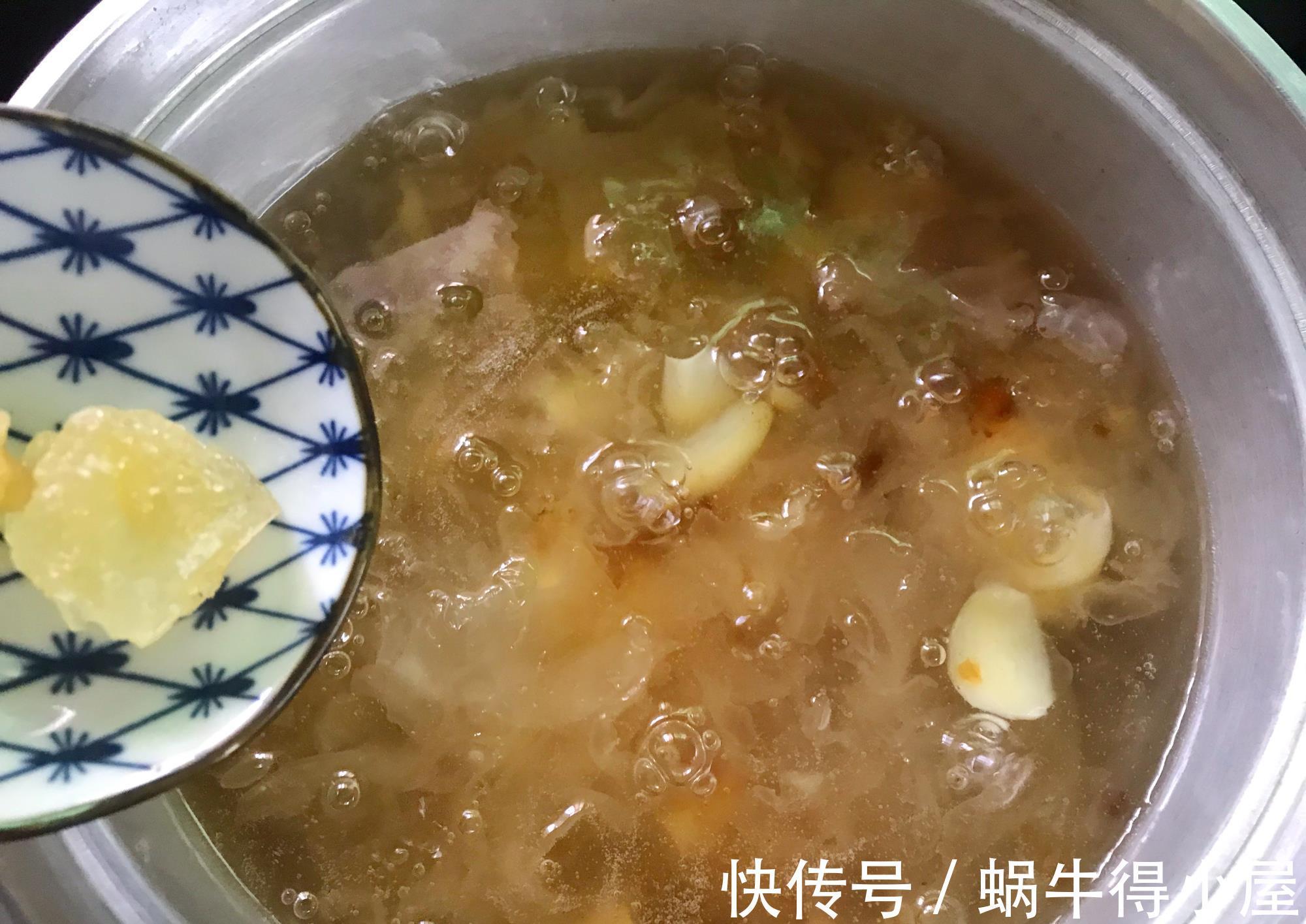 食材|夏天,女人要多喝此甜羹,三种食材一起炖,营养滋润,面膜都省了