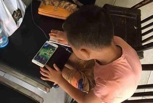 孩子|9岁或者16岁给孩子配手机都不对,这个年纪就刚好,父母别记错