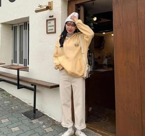 卫衣 + 靴子,毛衣 + 阔腿裤,这20套早春穿搭,好看极了