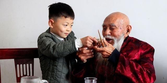 苦瓜|血糖偏高的人,若主动做4事,吃3物,或能帮助平稳血糖