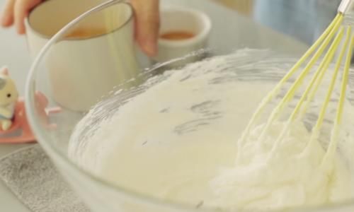 猫舌饼干小巧可爱,奶香四溢沁人心脾,入口之后细腻香甜