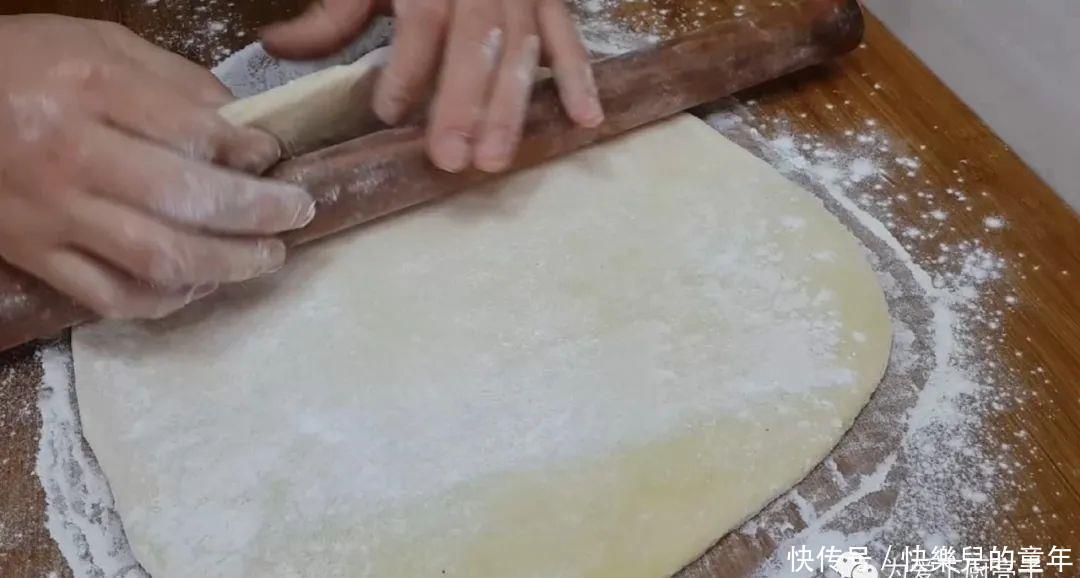 在家自制沙琪玛的做法,掌握关键技巧,松软香甜,新手一次就成功