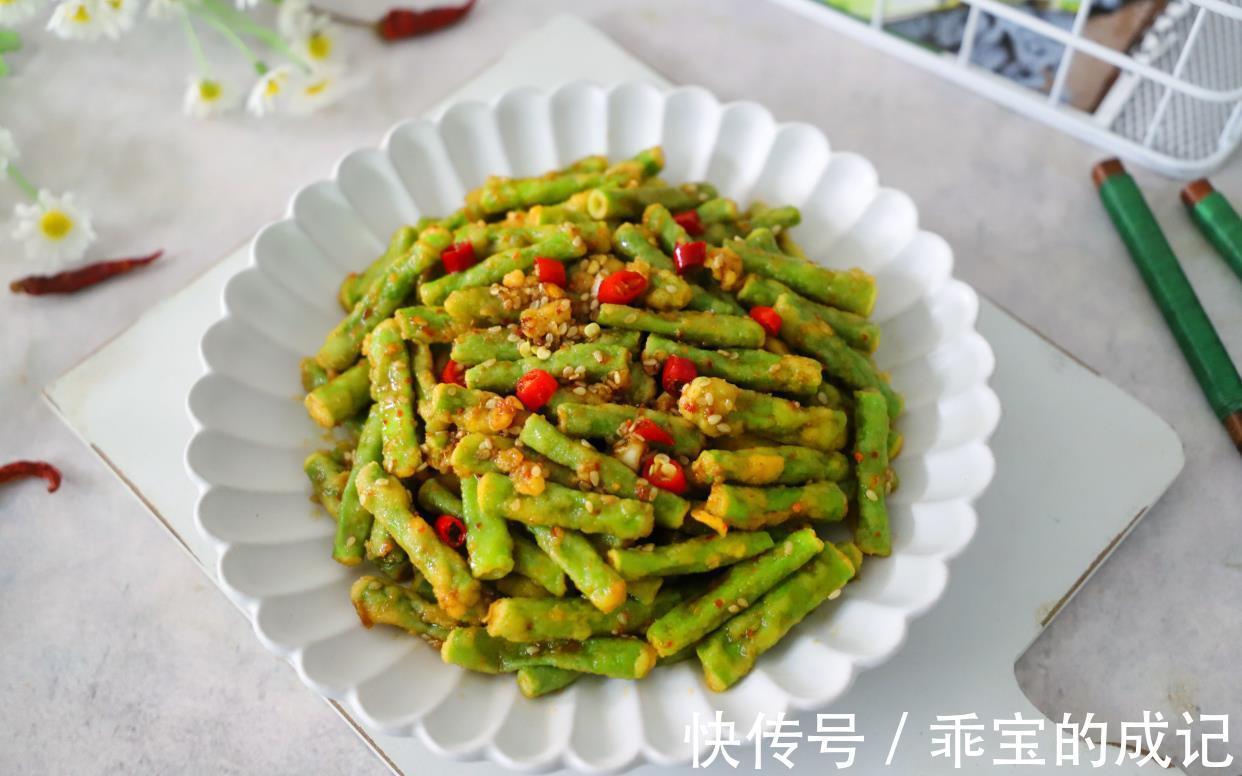 鸡蛋|豆角里打入1个鸡蛋，不炒不煮，没想到如此好吃，开胃解腻不长肉