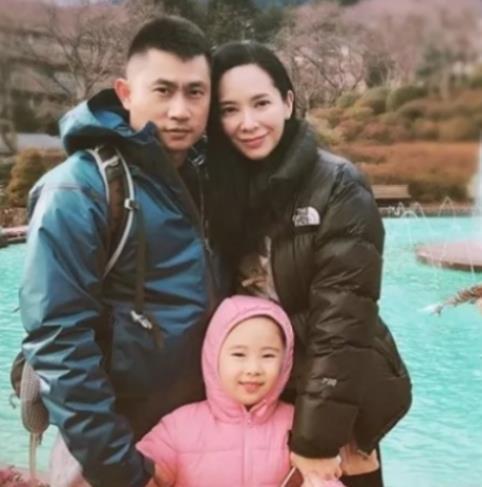 曾被称为最美港姐,插足陶大宇婚姻,嫁导演