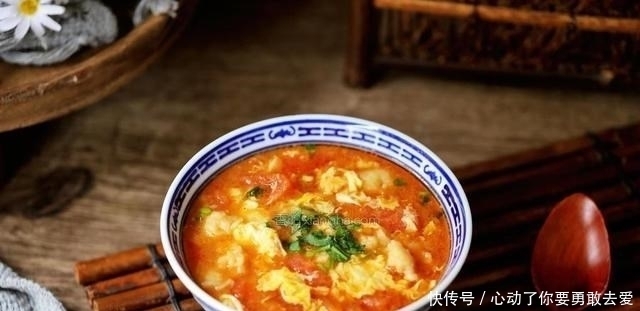 春末遇到此菜别手软,堪称植物“美白丸”,常吃晒黑的皮肤也白了