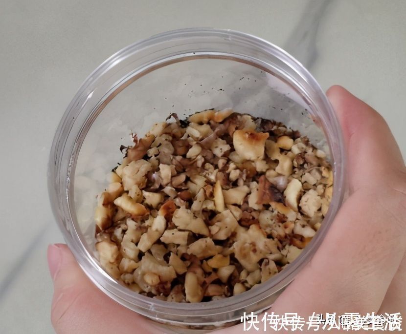 冷天要常吃黑芝麻，教你新做法，每天吃一勺，精神饱满过冬季