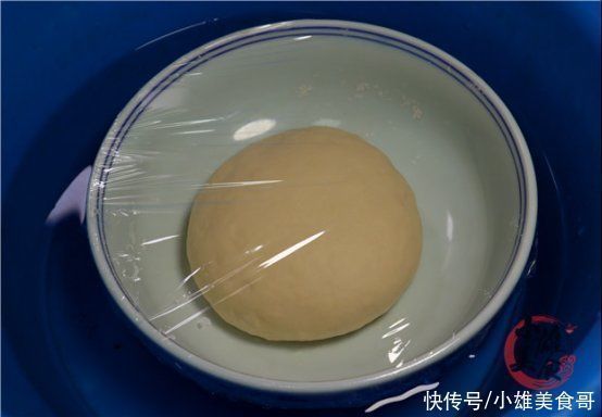 发面只加酵母和白糖就错了，多加这1样，10分钟发满盆，太实用了