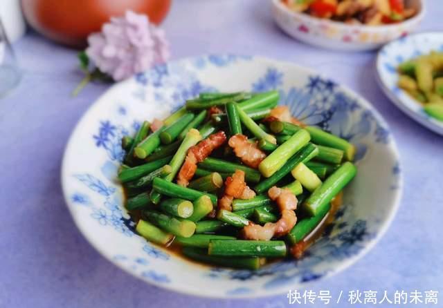 小炒|家常菜“小炒蒜苔”:米饭的最佳搭档,这么做贼好吃!