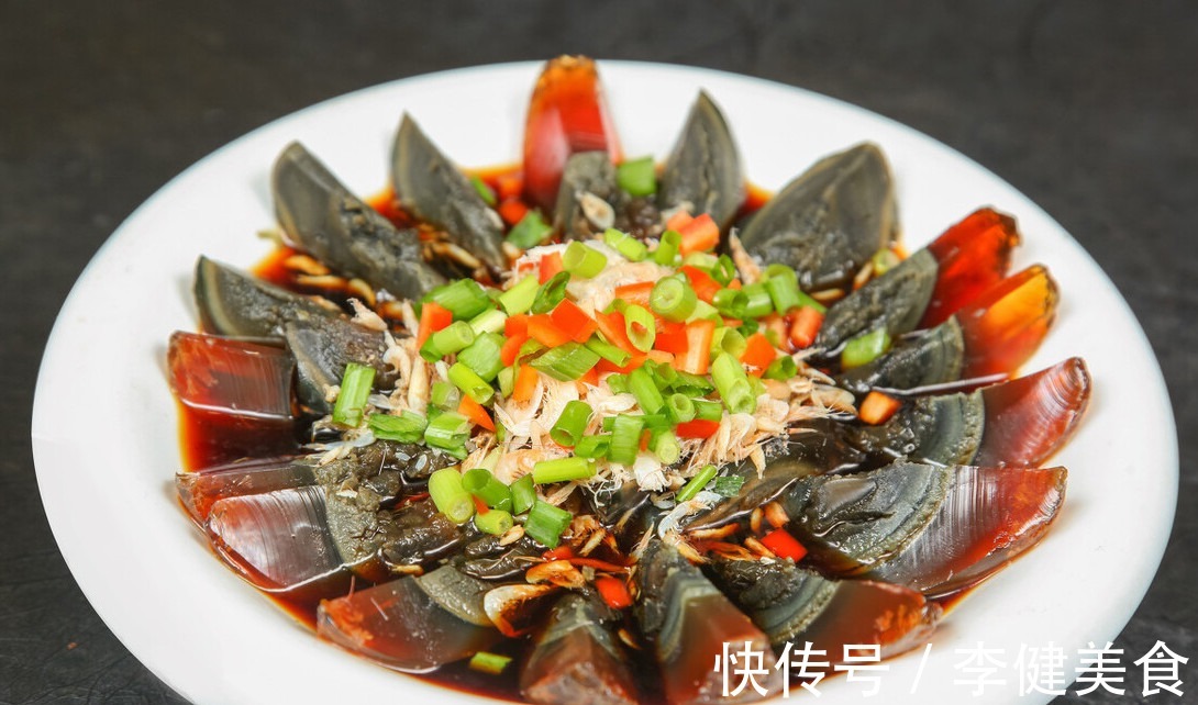 切皮蛋|做凉拌皮蛋有技巧，要想好吃入味还不腥，3种调料不可缺少