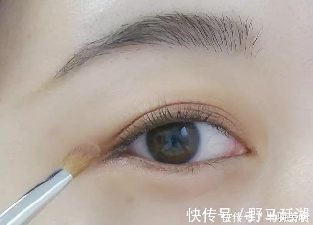 手指|日本化妆师告诉你,想要精致眼妆,这三个工具都不能少!