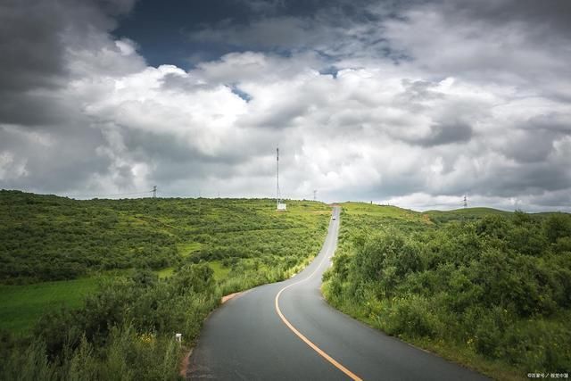 旅途@四首诗词,讲述一段旅途春江万里月明夜,樽酒只身花落时
