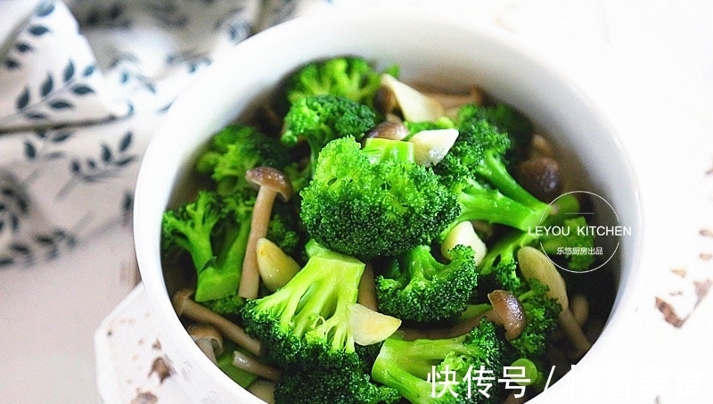 常吃|没怎么调味，却很鲜美的一道菜，热量不高，常吃大肚腩越来越小