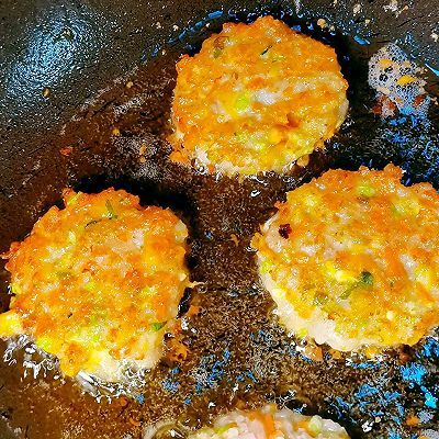 虾仁饼|虾仁饼外酥里嫩