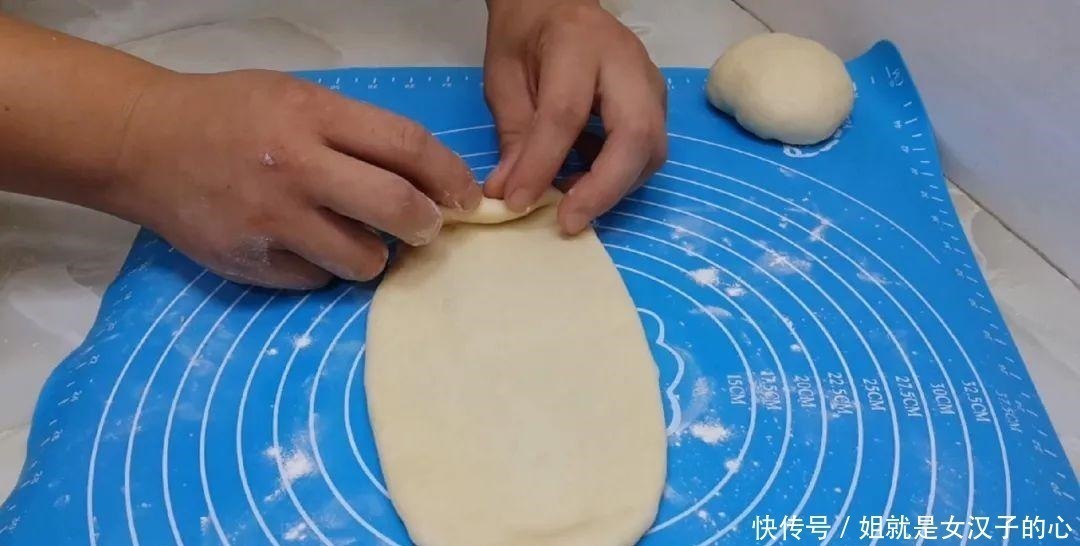 面团|爱吃烧饼的要收藏了,开水一烫,个个松软香甜,学会都能开店了