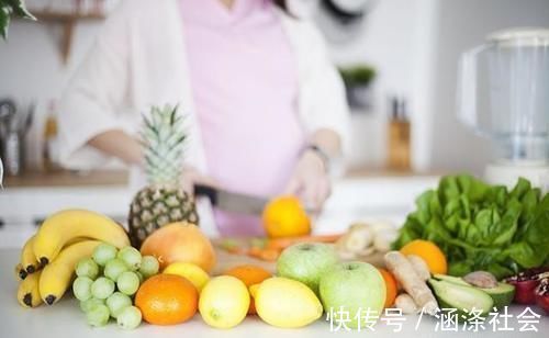 胎儿|为什么有些孕妇怀孕后从不吐,而有些却吐到生,医生:和孩子有关