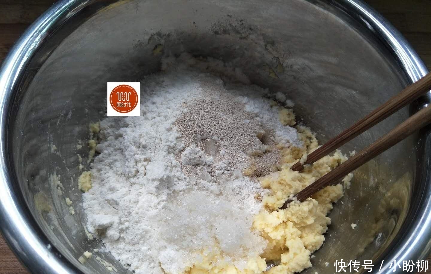 玉米饼,教你一招,比城里卖的蛋糕还要好吃,儿子一下吃了5个