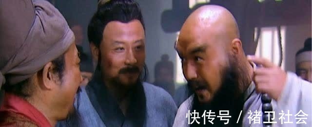 孔明!宋江表演六十四招棍法,孔明孔亮十分钦佩,旁观的武松怎样评价?