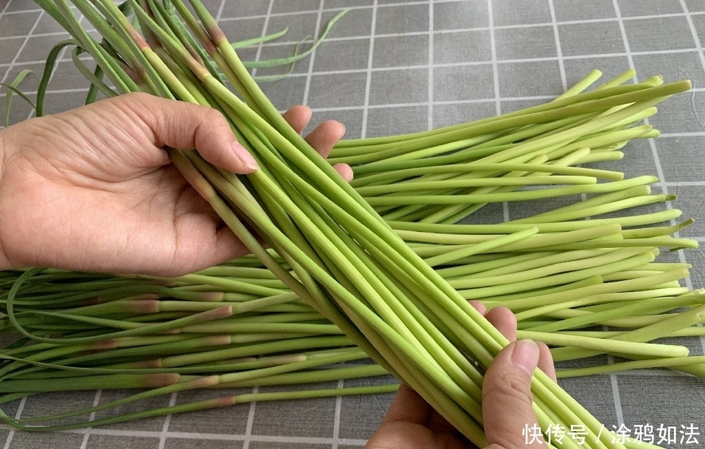  口感|买蒜苔时，挑粗的还是细的好？老菜农：牢记这5点，准没错