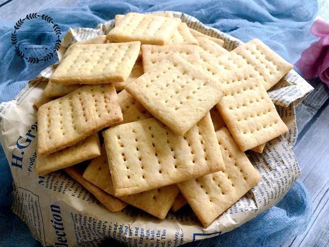 玉米面别再煮粥了,这么做比锅巴脆,比蛋糕香,减肥期吃正合适