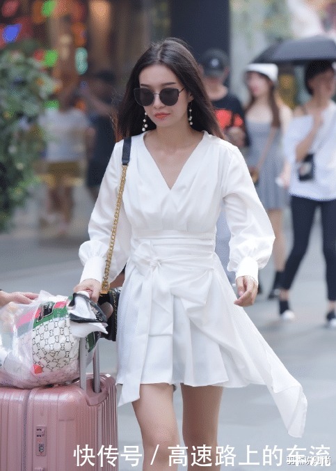 表嫂真会过日子,把衬衫改成“裙子”穿,一般人真的不到