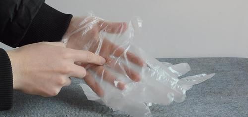 你家有一次性塑料手套吗?这个用途真厉害,解决了很多人的烦恼