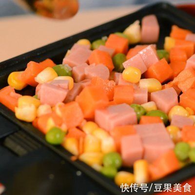 5种食材精心搭配，我要吹爆这款鸡蛋火腿煎包