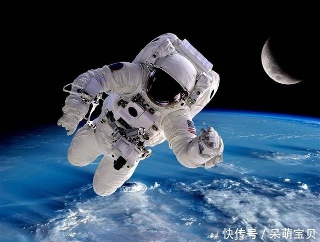 表观 宇宙的加速度能用飞机的表观加速度类比吗?