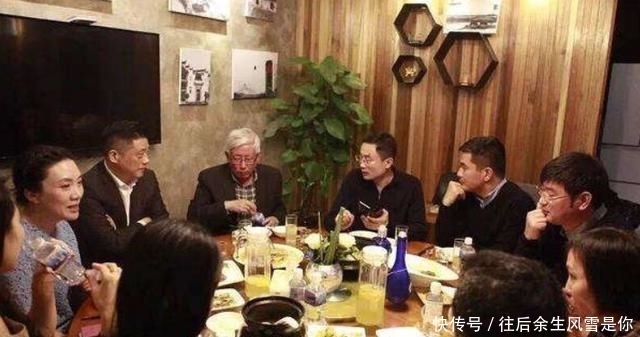 长辈|饭桌上的规矩和礼仪,那都是不能丢的老理儿,自己孩子也应该学学