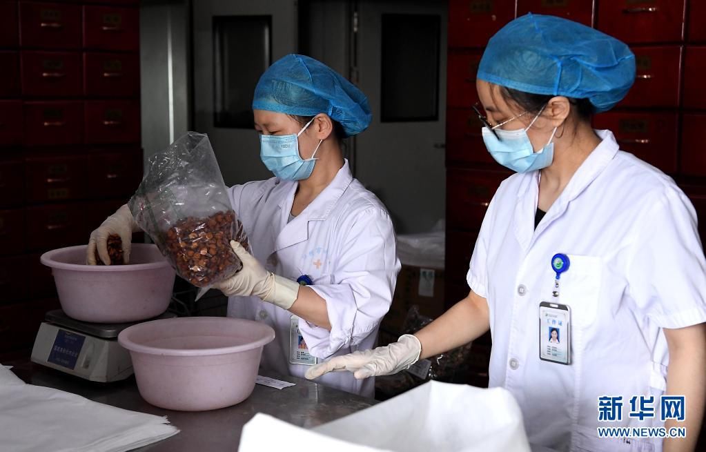 郑州市中医院|新华全媒+丨中药助力抗疫