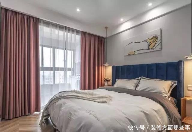 定制|83平混搭风二居室玄关定制鞋柜底部留空,贴上创意壁纸更加有趣