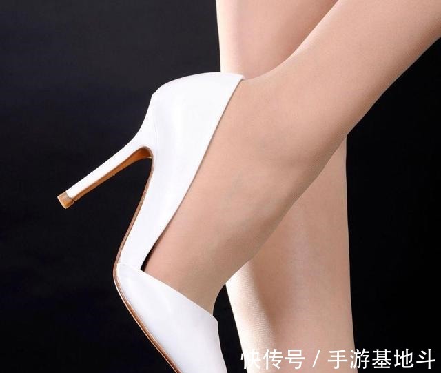 充满活力 细跟高跟鞋陪伴女生走过了青春和成熟,充满活力和自信!