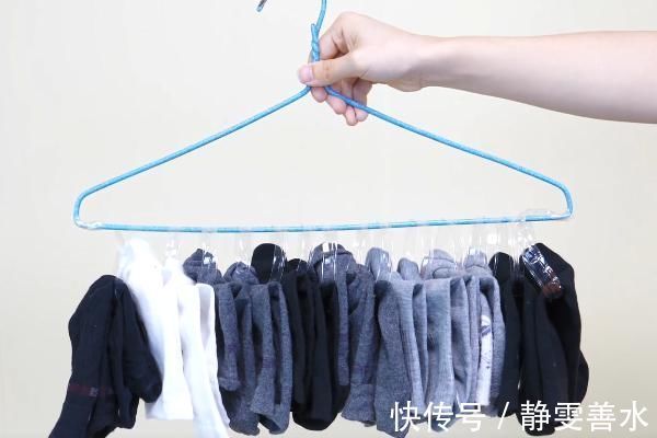 袜子|衣架上挂一个塑料瓶，放在阳台太实用了，解决了千家万户的烦恼！