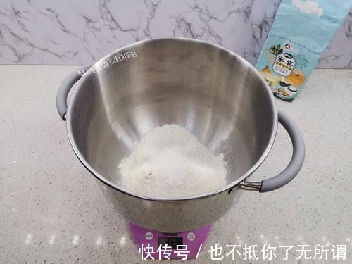 表皮|饺子莫要煮着吃，换个方法表皮透明吃着更筋道，保证不破皮更好吃