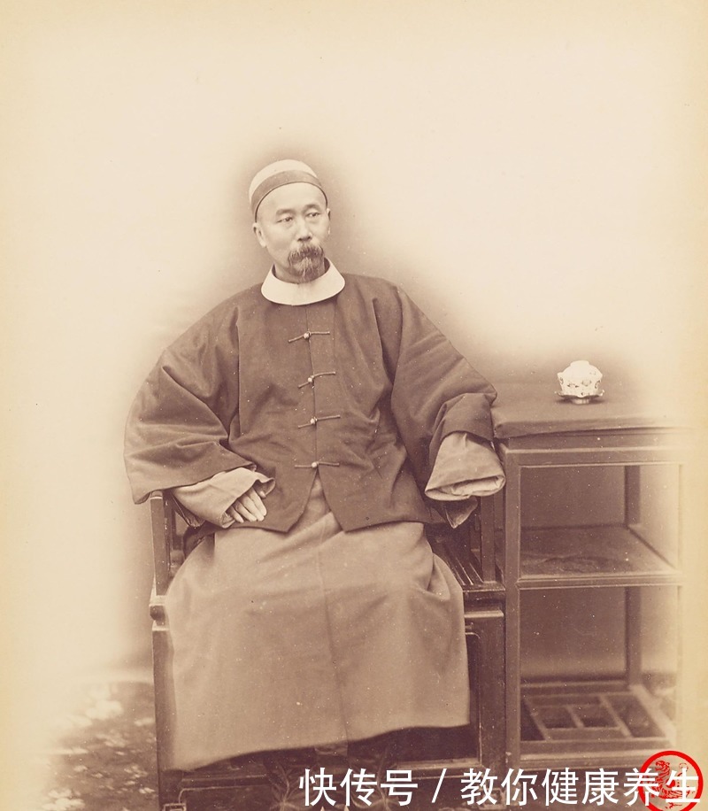 李鸿章|晚清老照片李鸿章面无表情,小商贩破衣烂衫,富家女小脚纤细