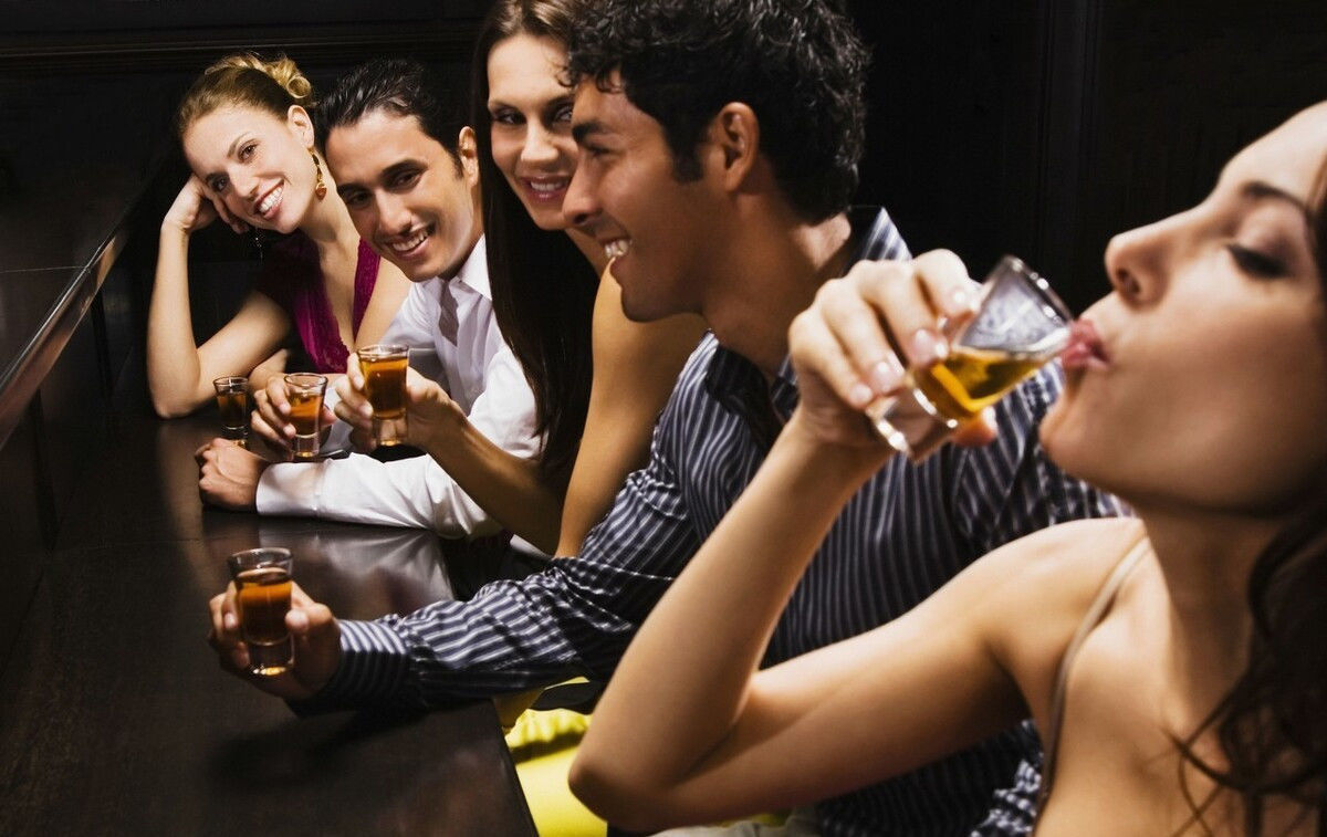 喝酒|喝酒后,脸色发红、发白、发青是怎么回事哪种情况最伤肝