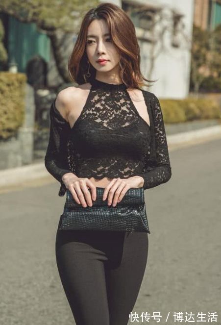 美女|街拍性感紧身打底裤美女，时尚简约，巧妙的收拢腿部线条