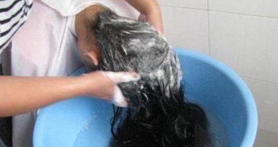 病理性脱发|洗头时大把掉头发,用不起眼的厨房便宜食材洗头,头发黑亮又浓密