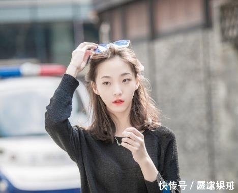 小姐姐|街拍美丽又大方的小姐姐,元气满满,彰显女神般的气质美感!