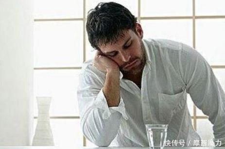 走进|脑供血不足,身体会发出5种信号,一般人多半都会走进“误区”